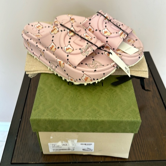 Gucci Angela Nguyen Printed Platform Slide - Picture 4 of 11